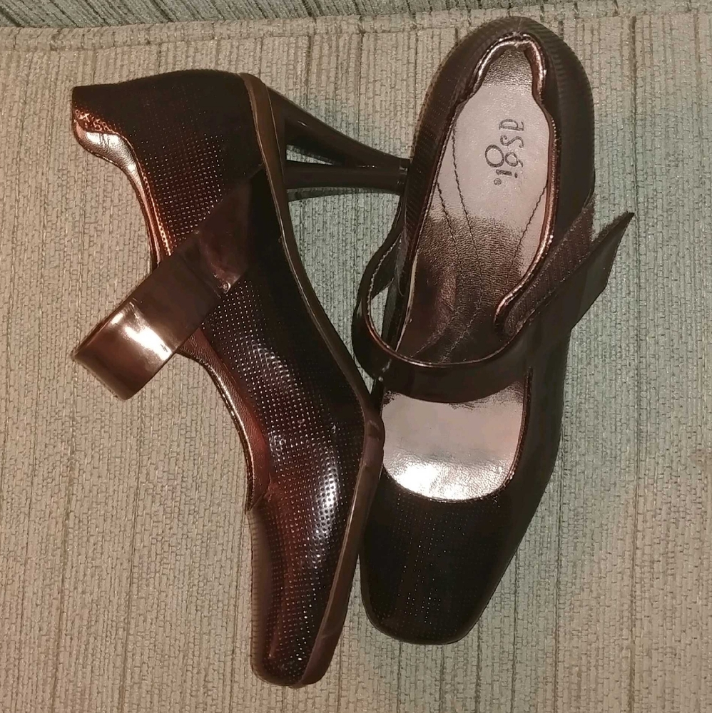 ASGI heeled jMary Janes